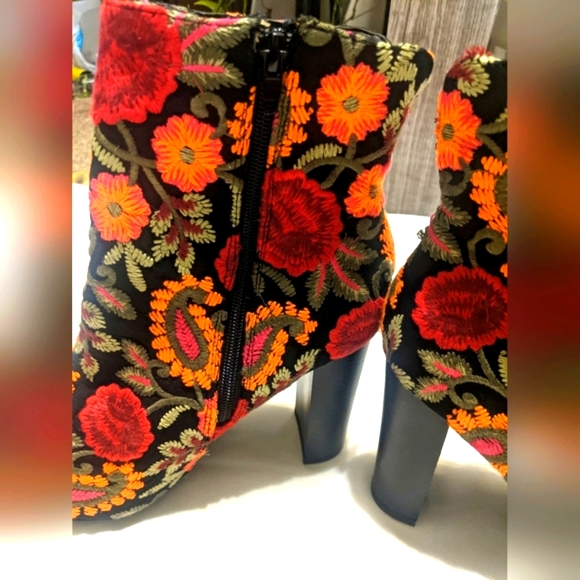 Wild Diva Floral Embroidered Heel Boots - Picture 5 of 10